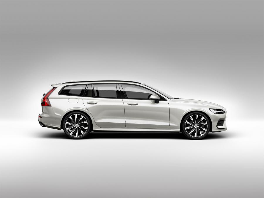  Volvo V60 T6 Momentum 2018 года  (WW) (фото 4 из 15)